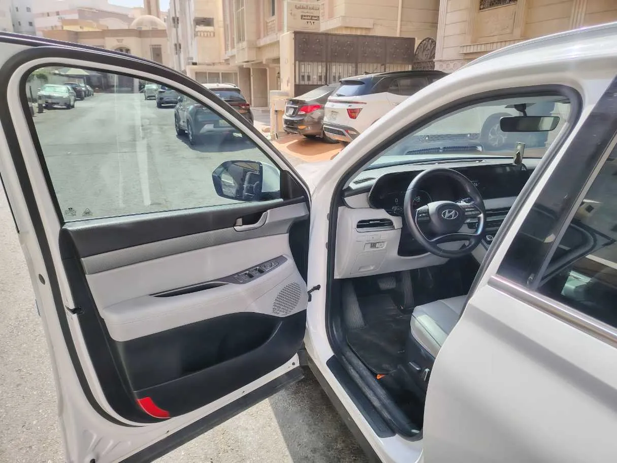 Car image 11