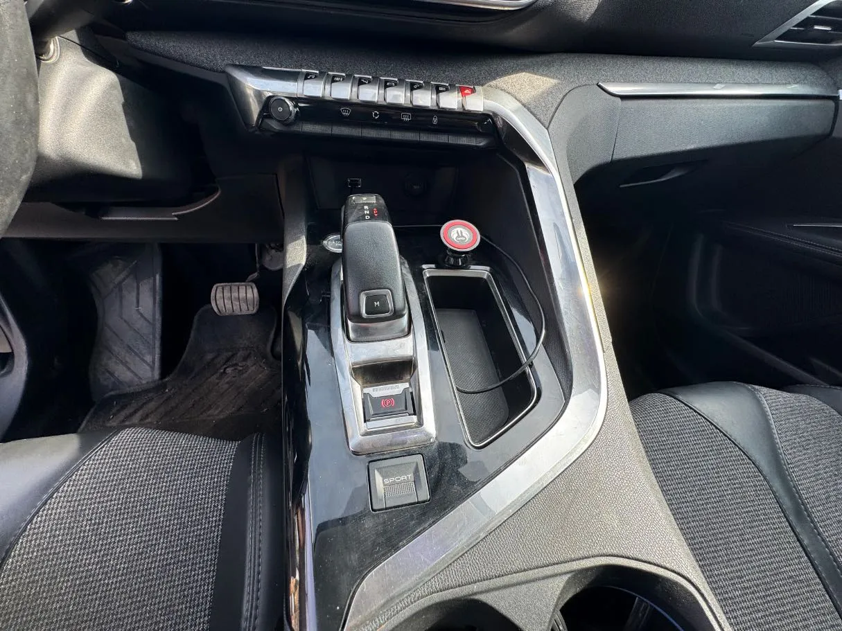 Car image 16