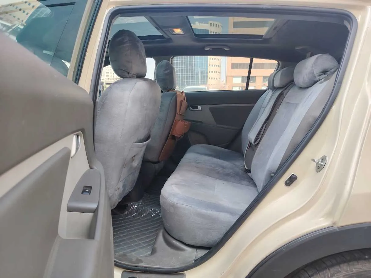 Car image 15