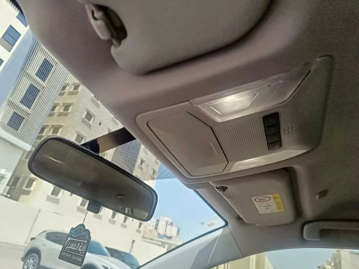 Car image 28