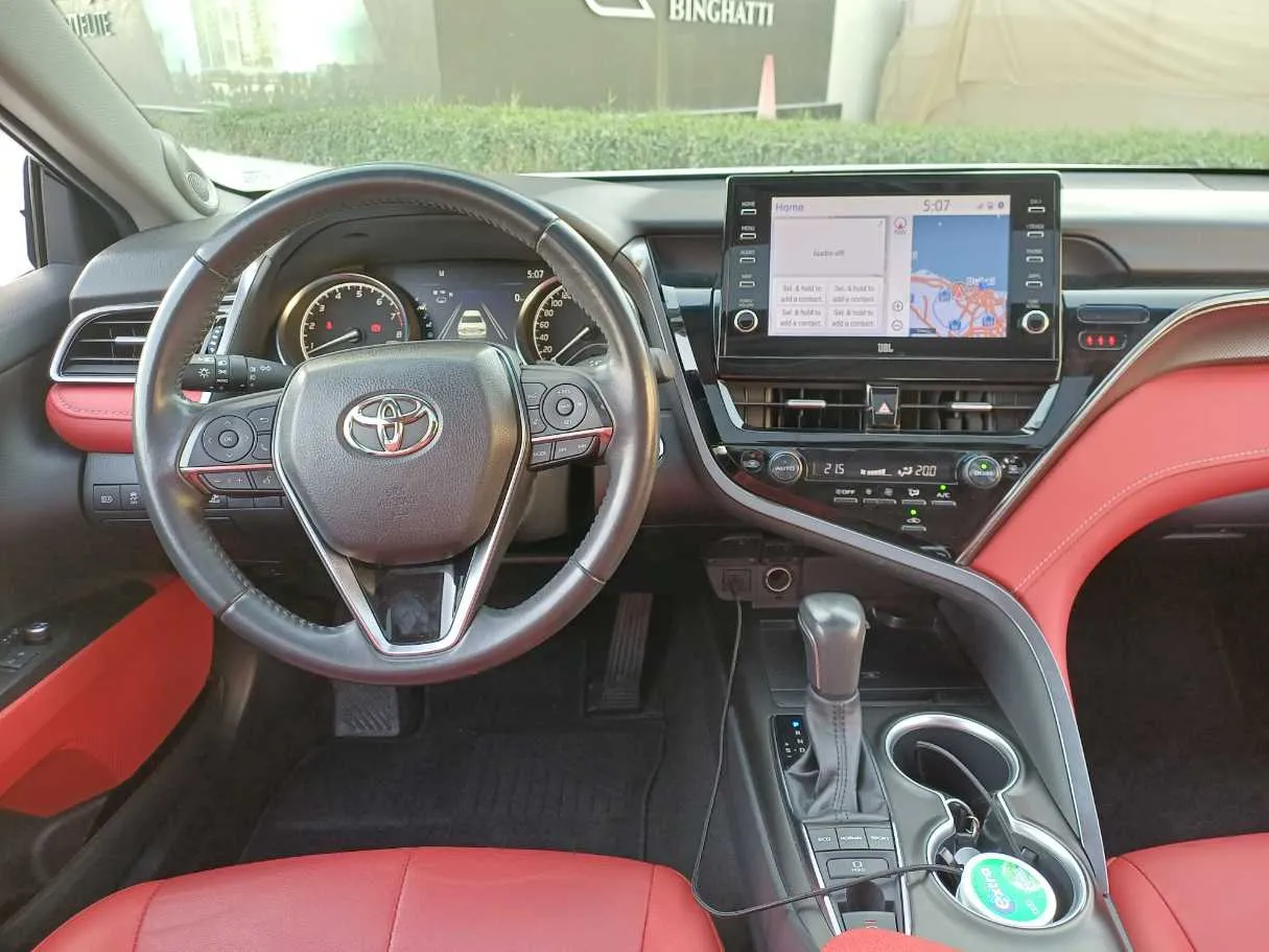 Car image 17