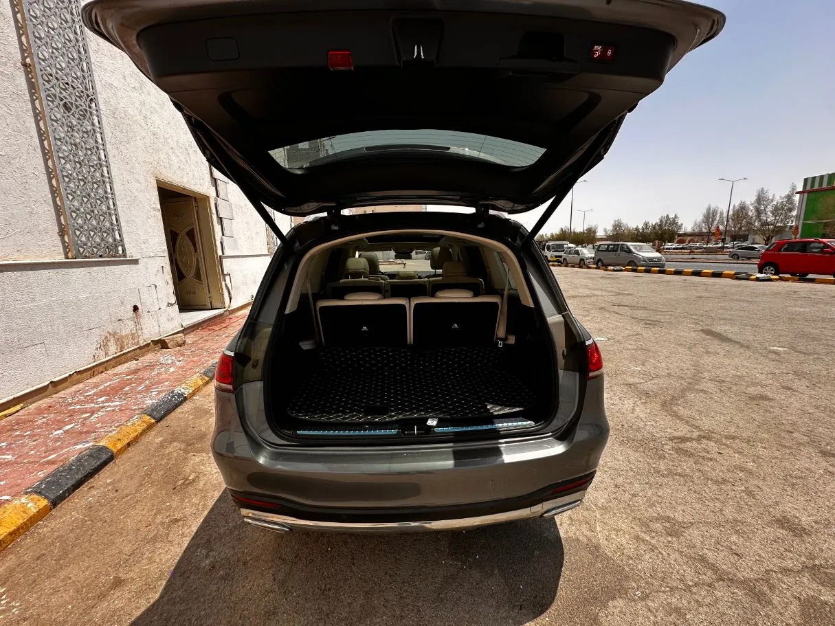 Car image 23
