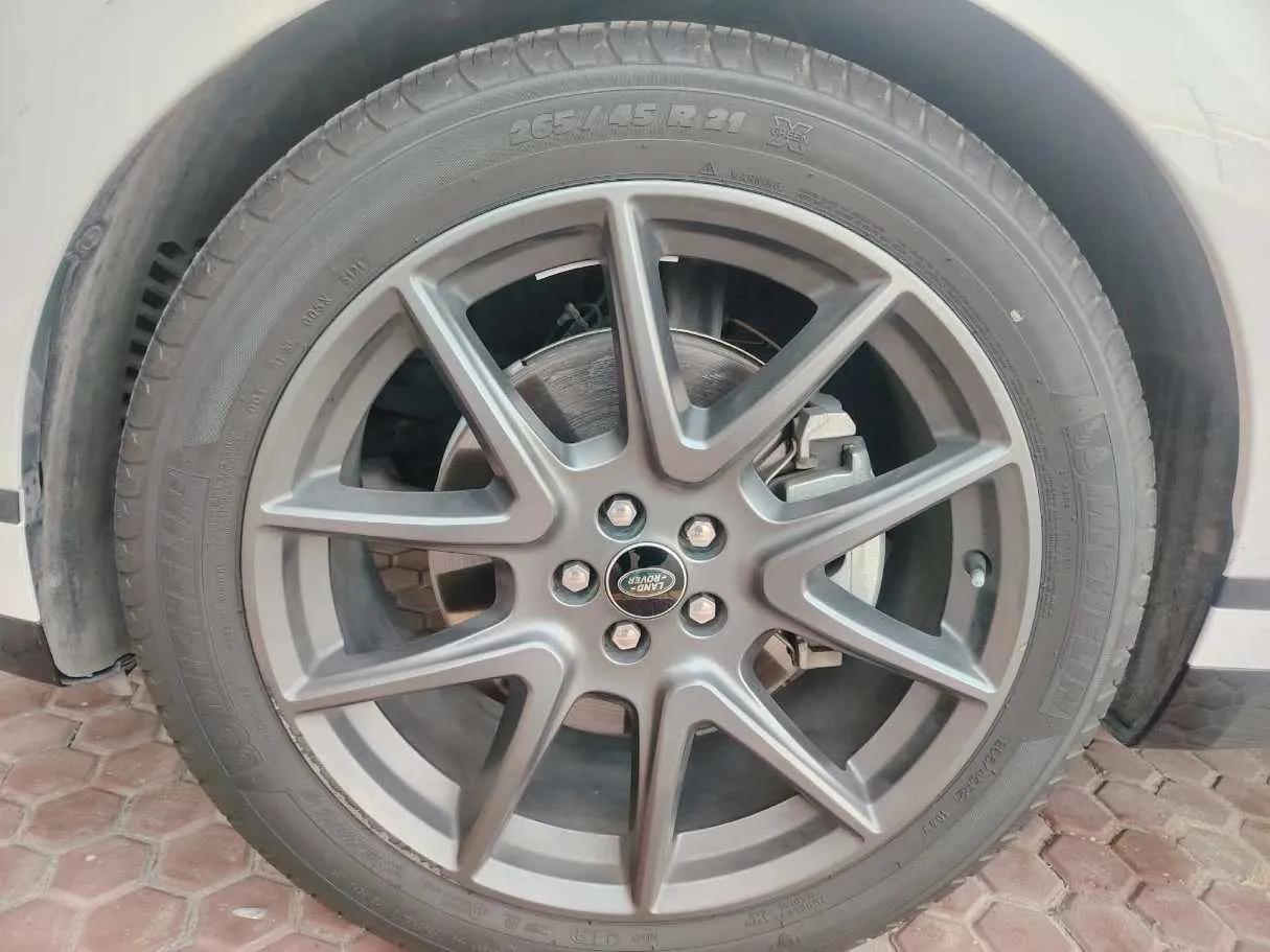 Car image 10
