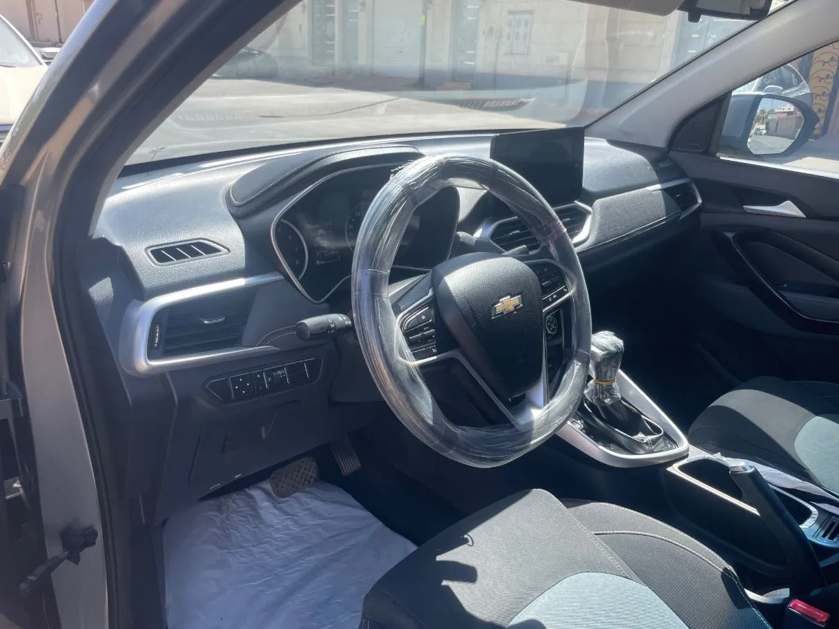 Car image 11