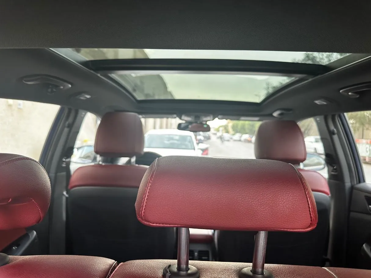 Car image 24