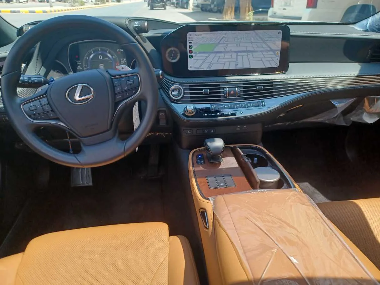 Car image 16