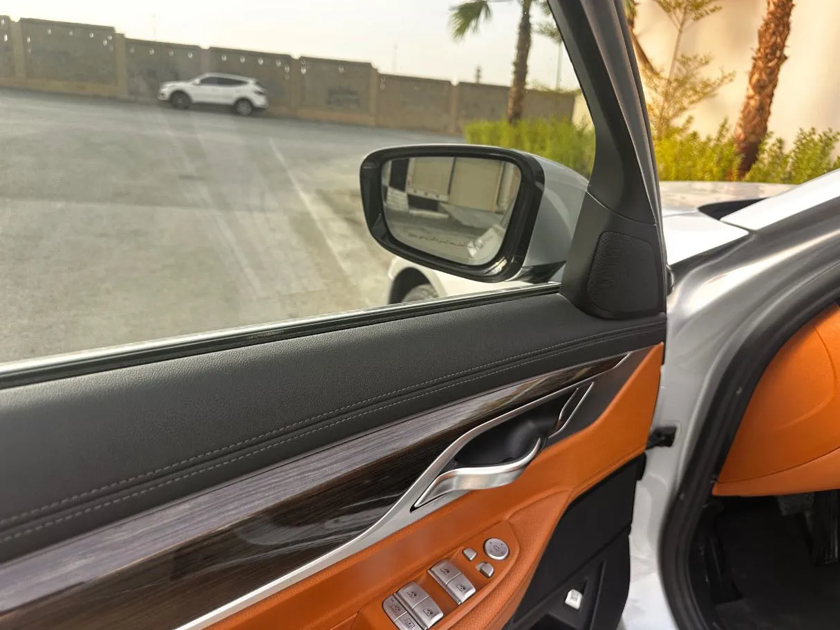 Car image 28