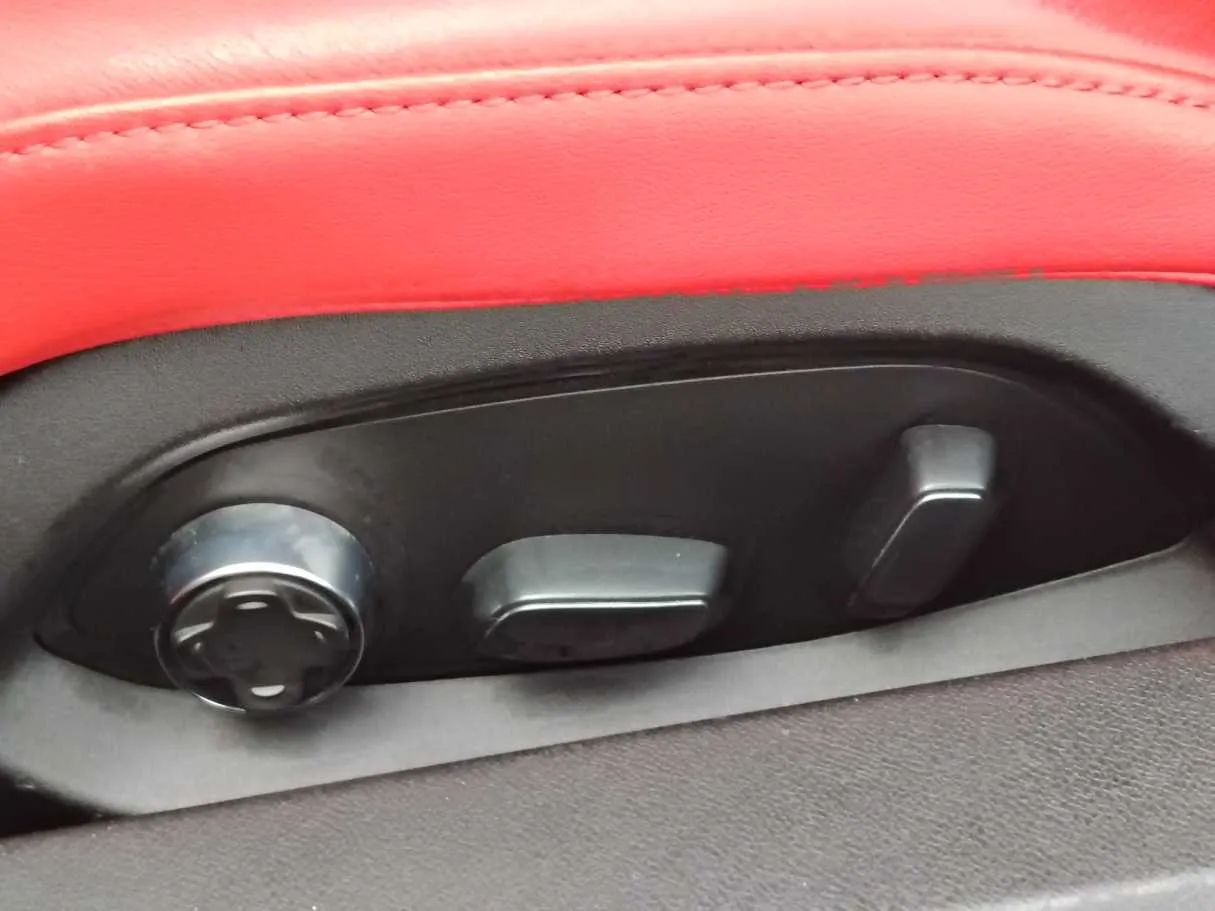 Car image 28