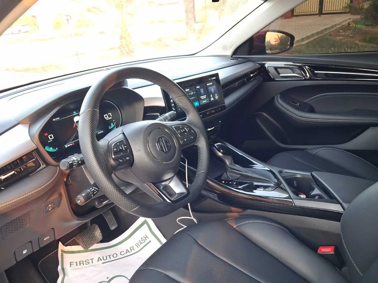 Car image 11