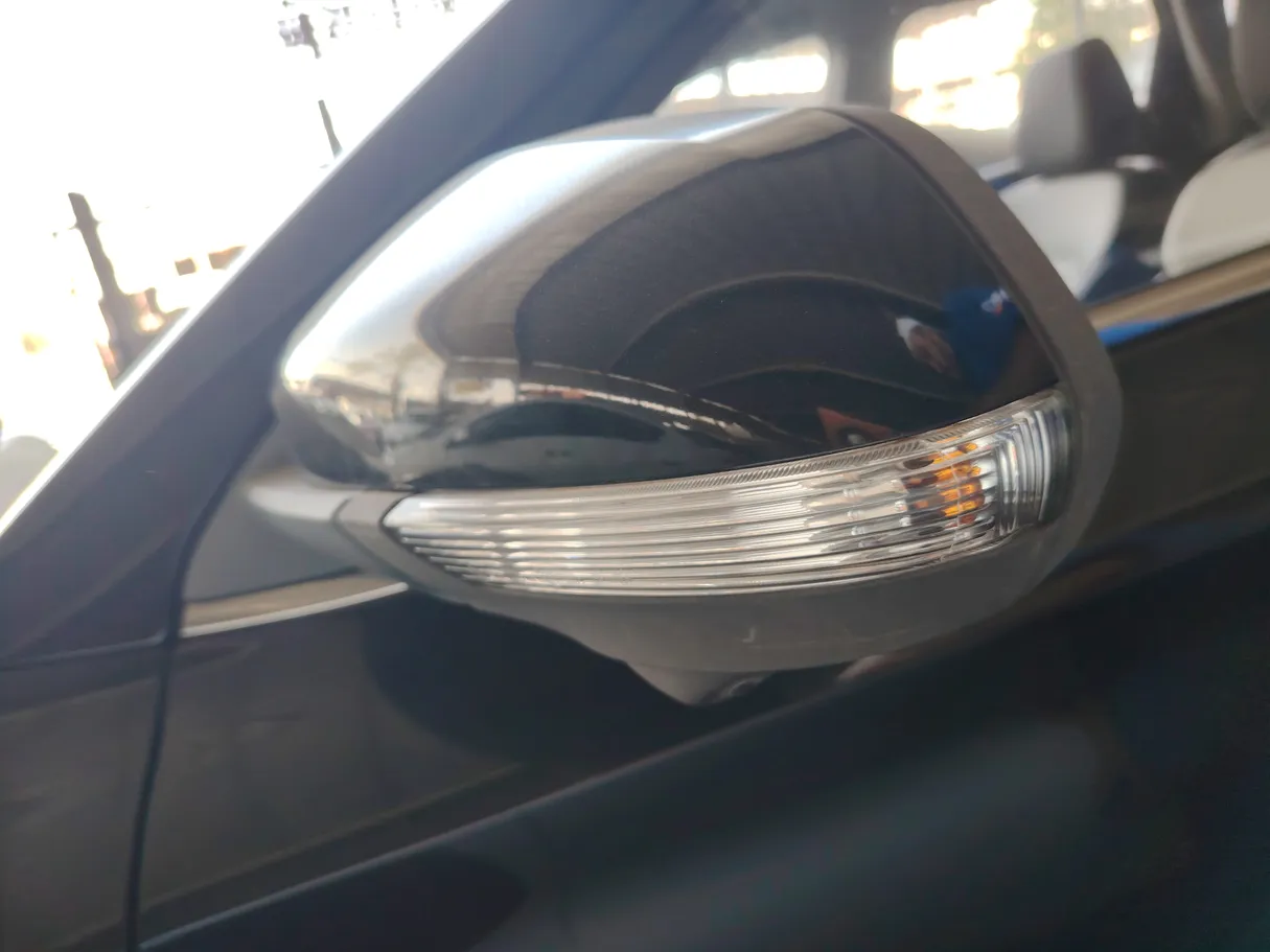 Car image 10
