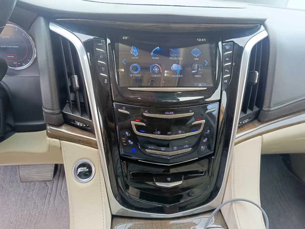 Car image 24
