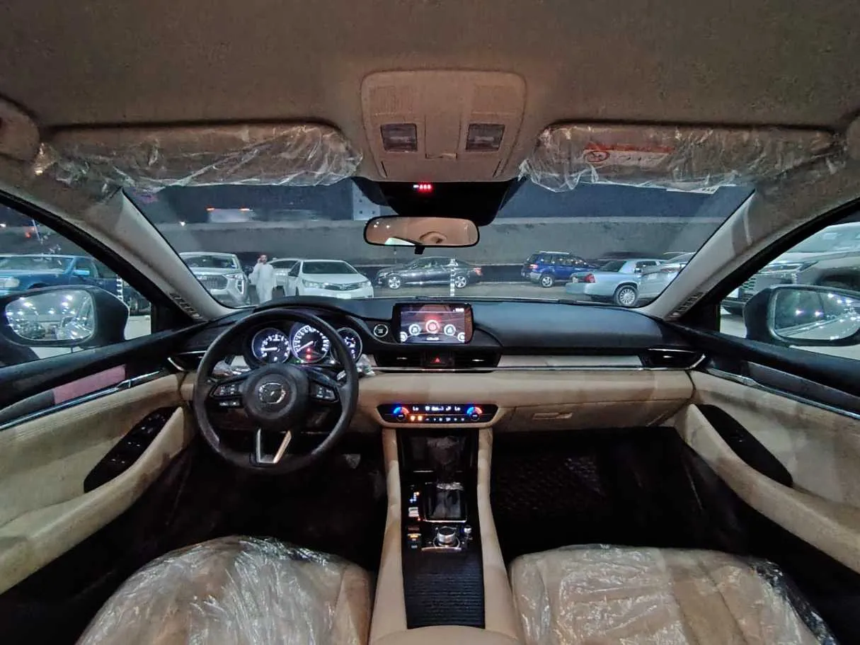 Car image 19
