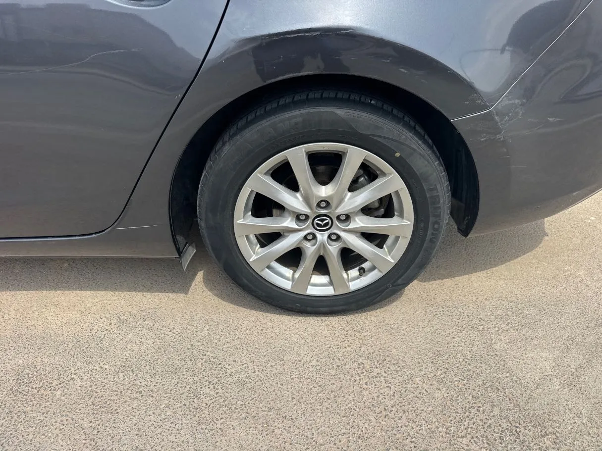 Car image 9