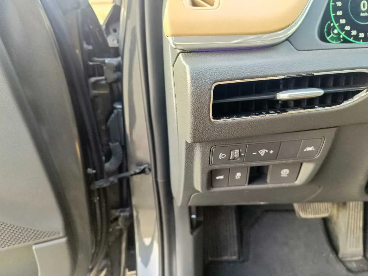 Car image 31