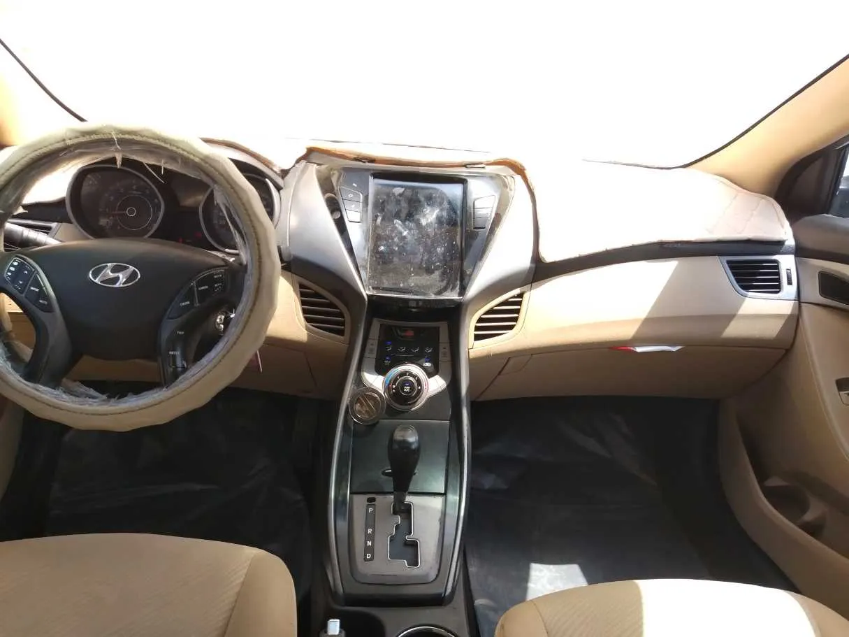 Car image 19