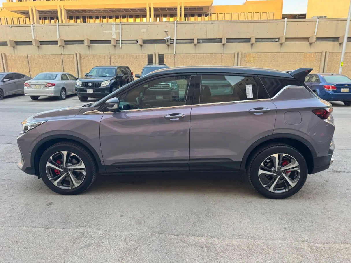 Car image 8