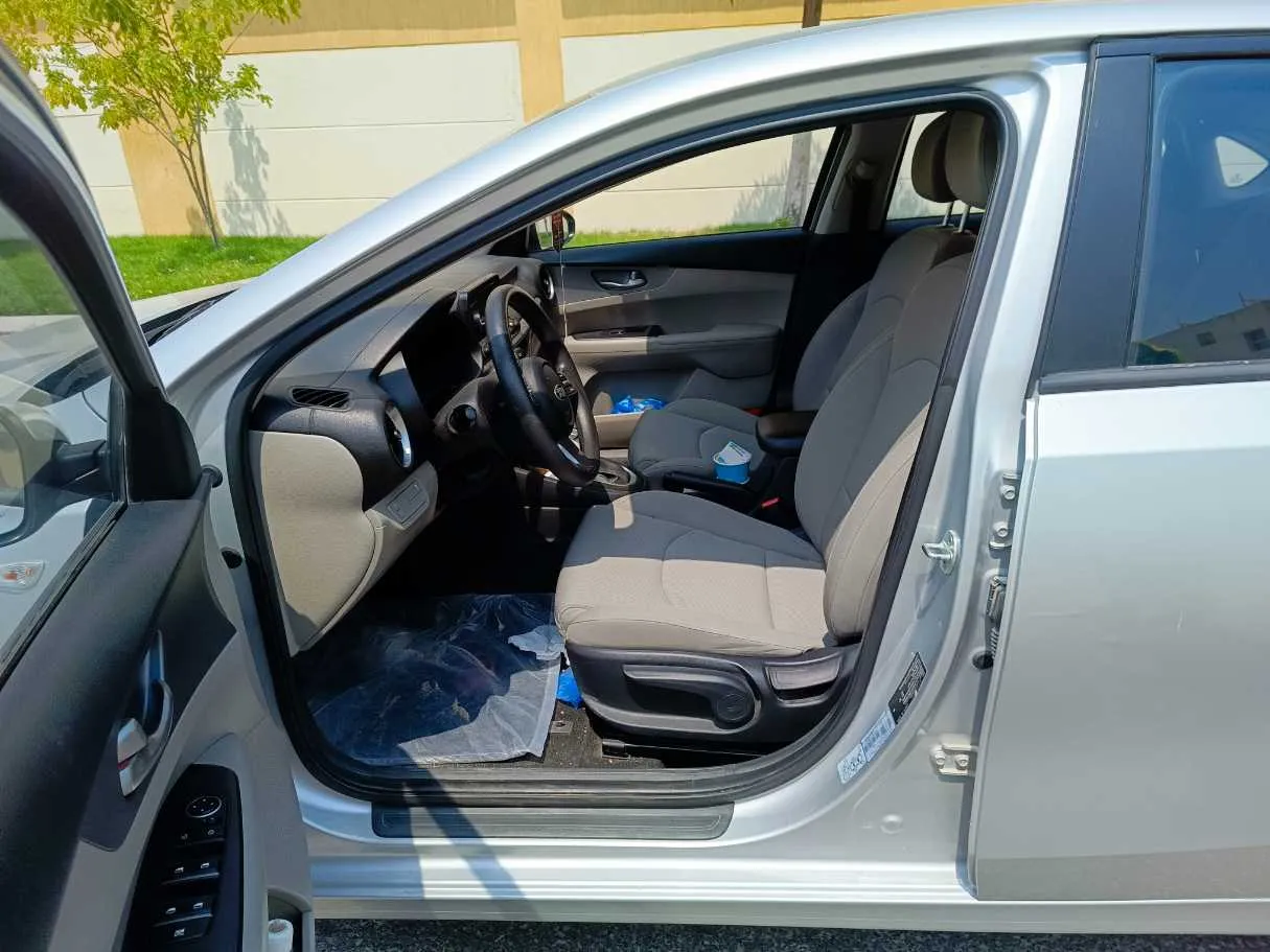 Car image 13