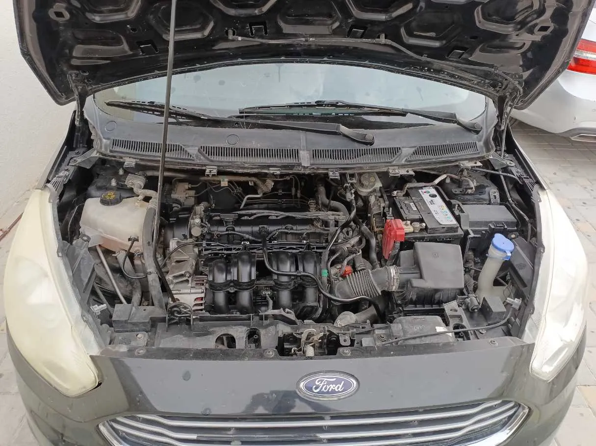 Car image 19