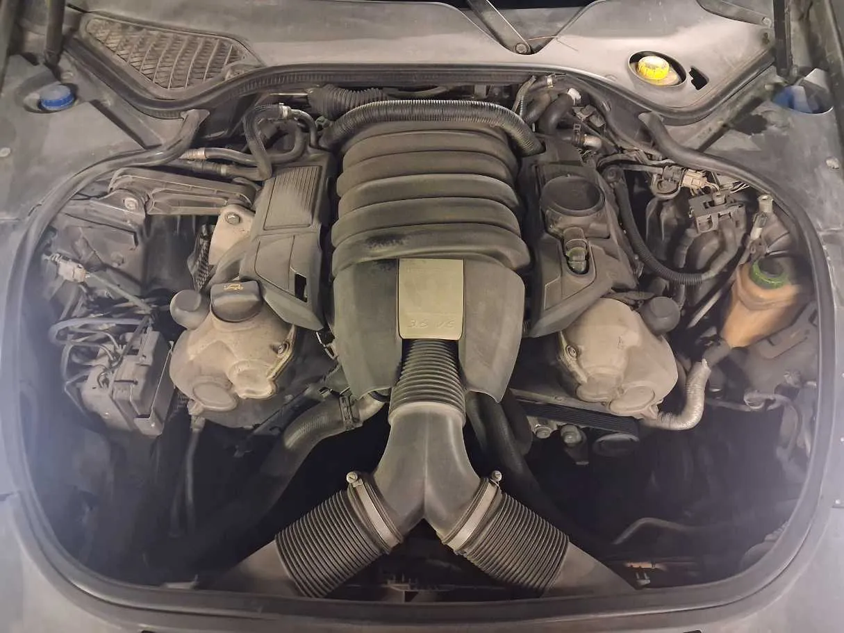 Car image 18