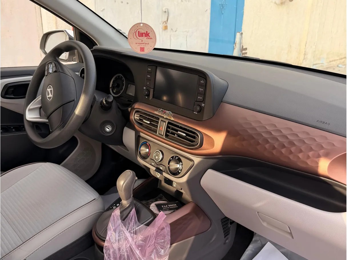 Car image 7