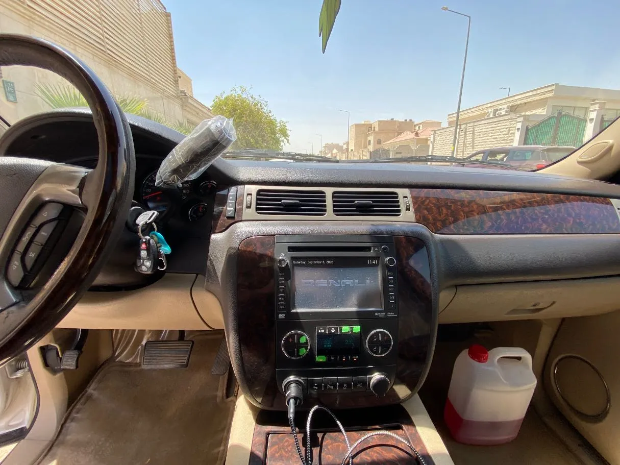 Car image 15