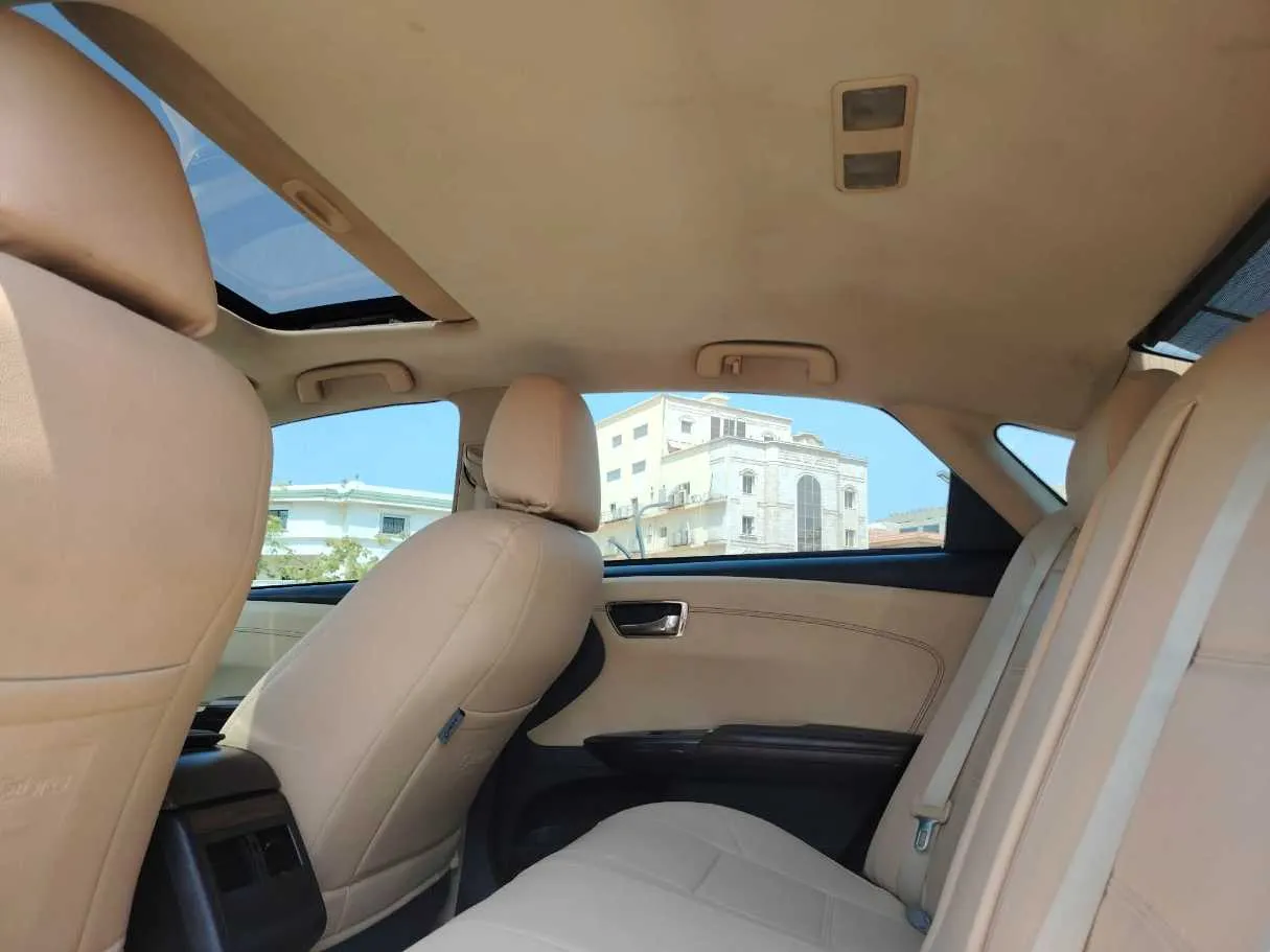 Car image 20