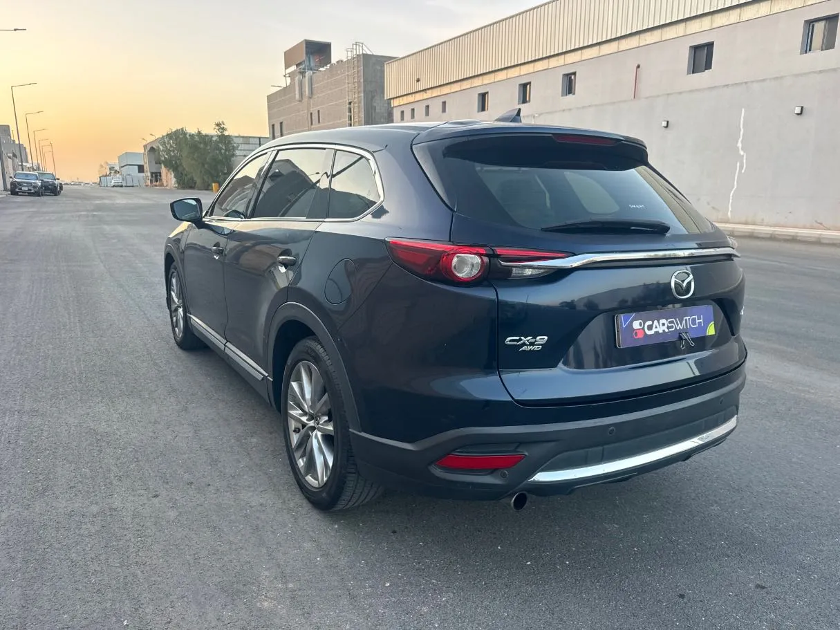 Car image 7