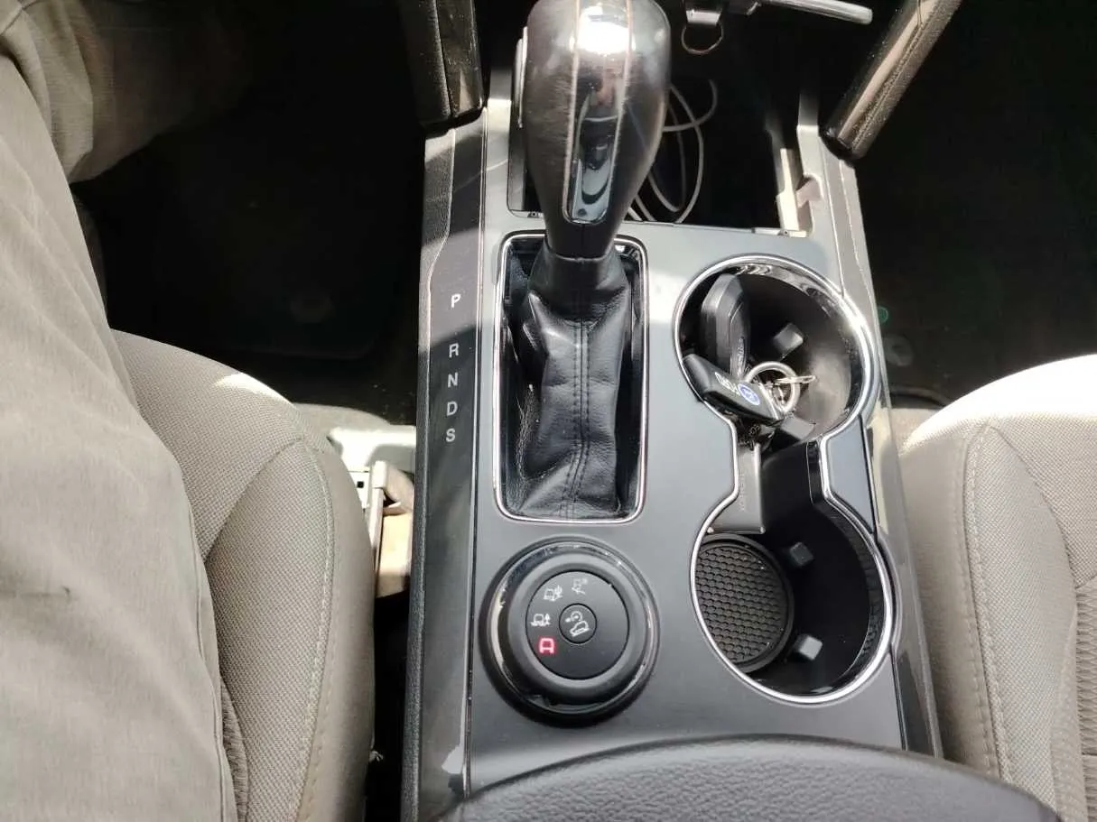 Car image 25