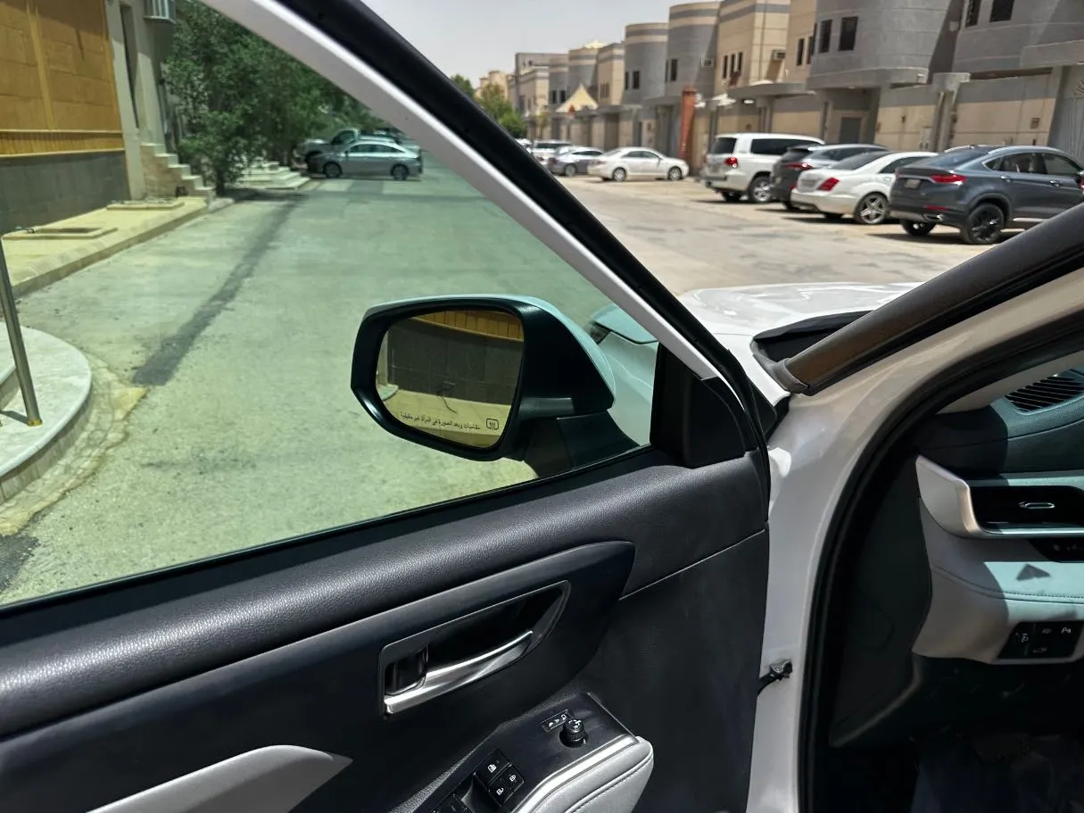 Car image 28