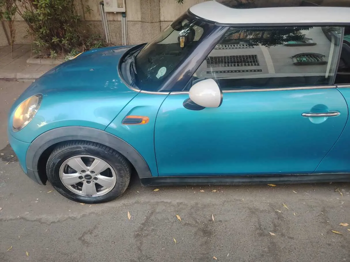 Car image 8