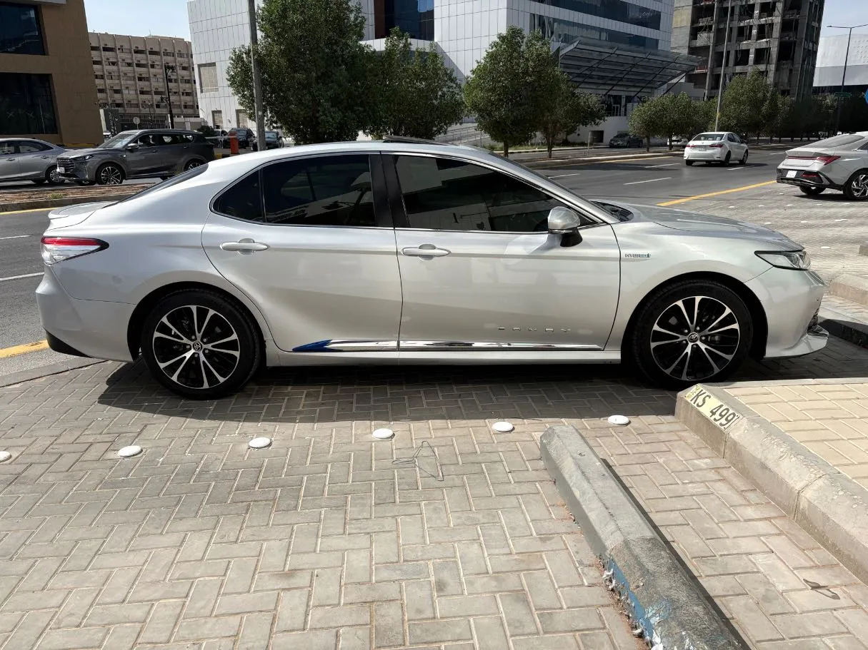 Car image 4