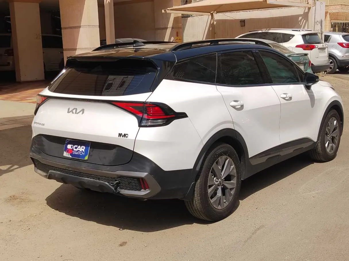 Car image 5