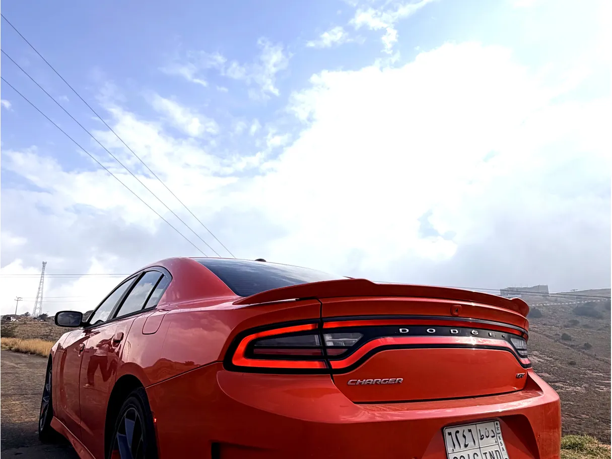 Car image 4