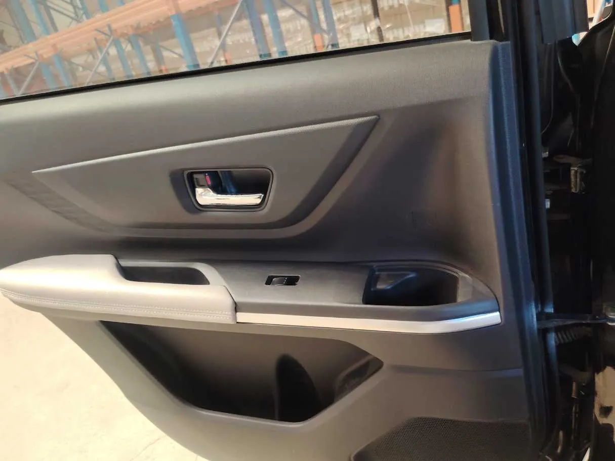 Car image 28