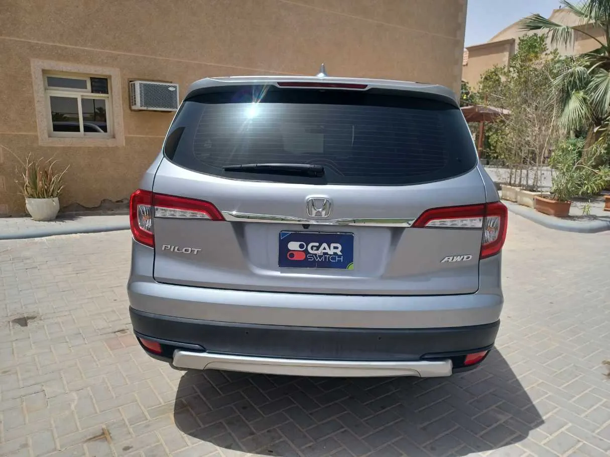 Car image 6