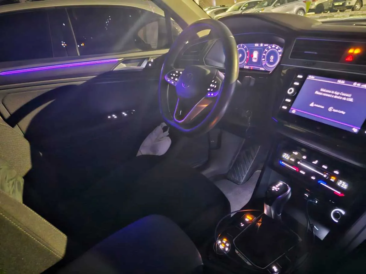 Car image 27