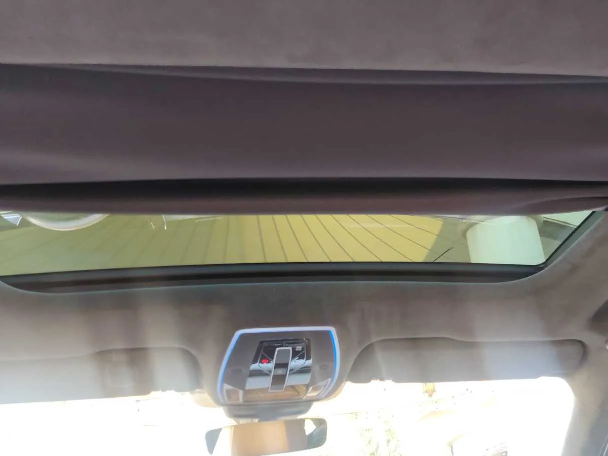 Car image 27