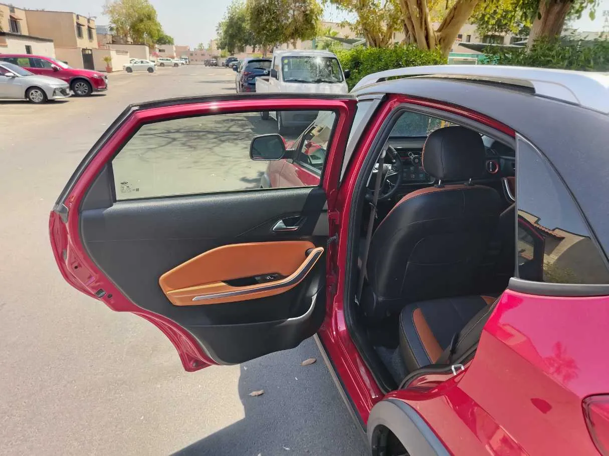 Car image 16