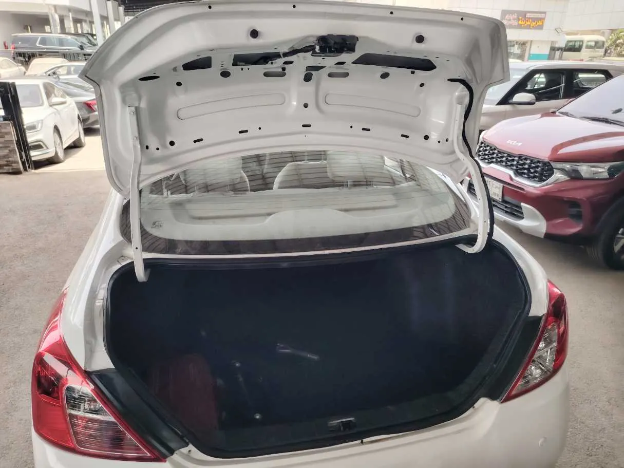 Car image 23
