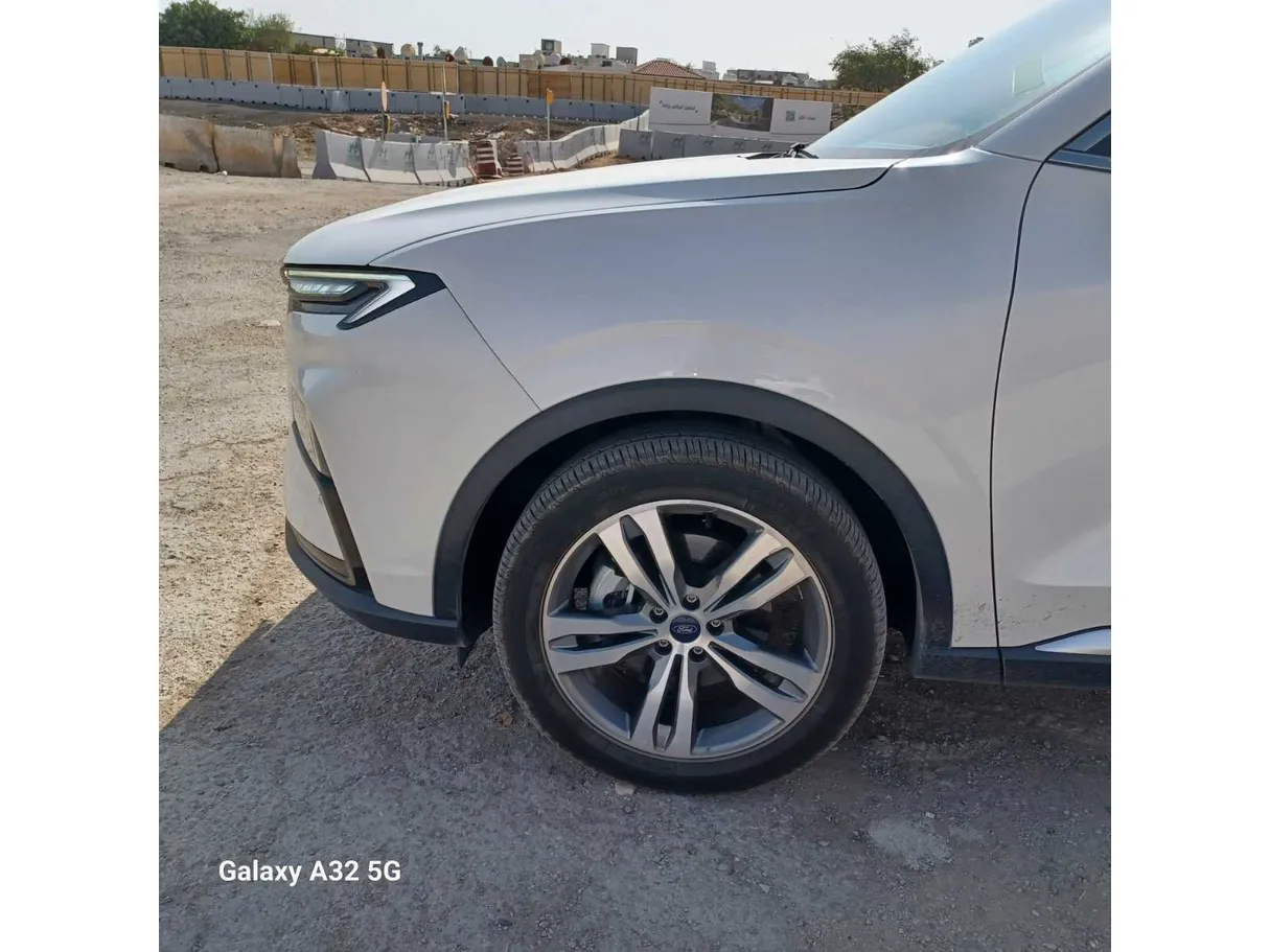 Car image 9