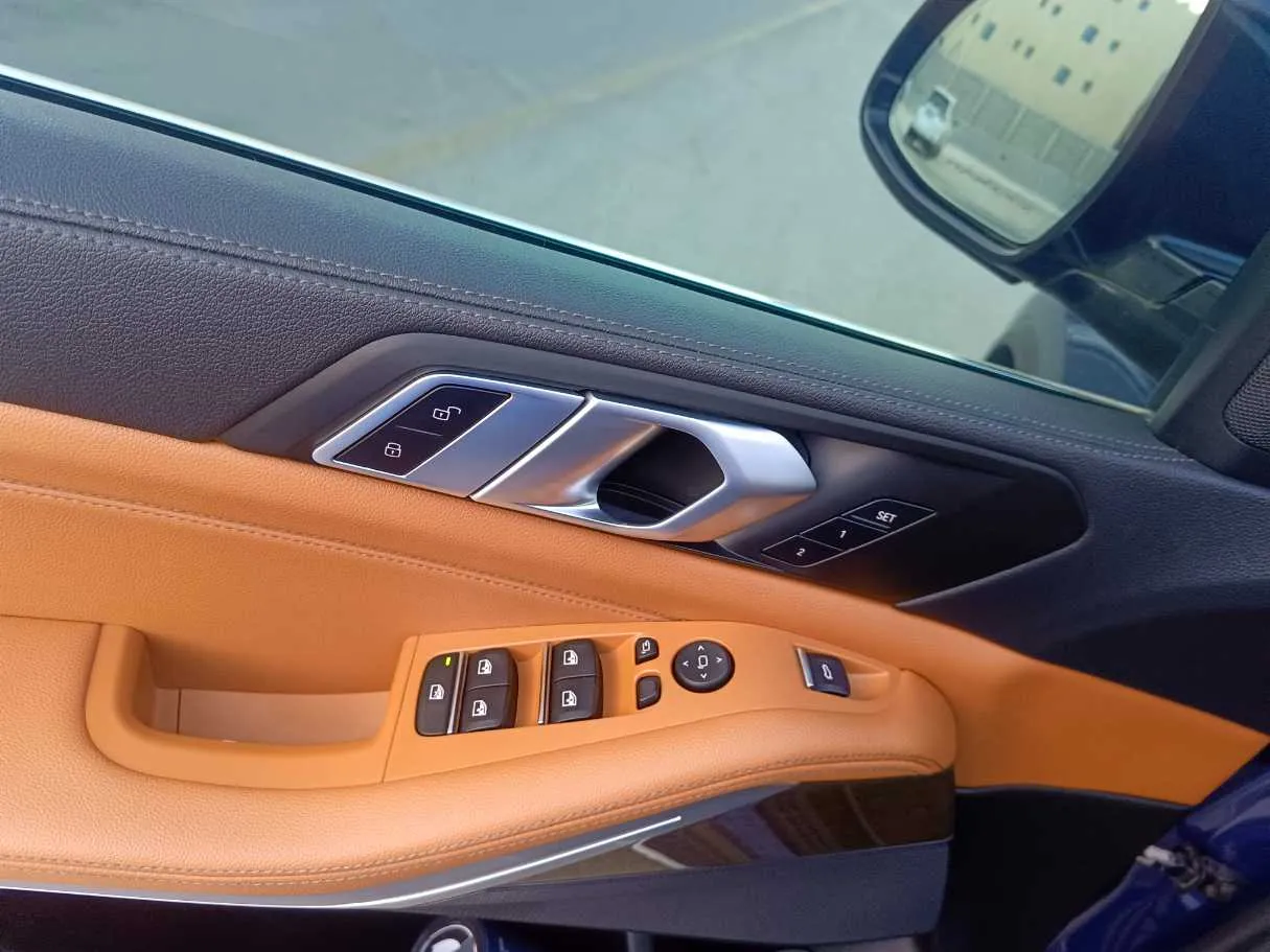 Car image 36