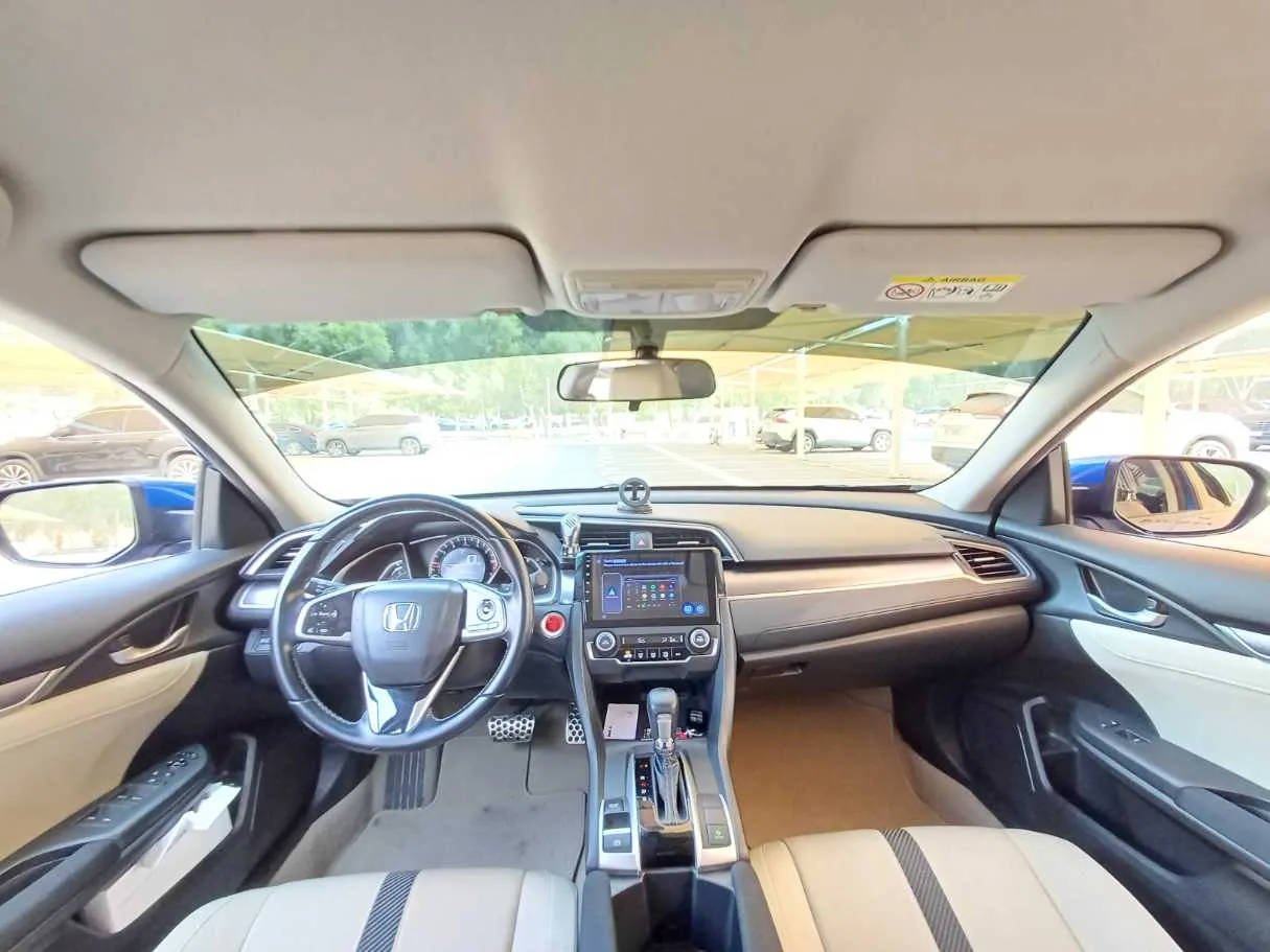 Car image 17