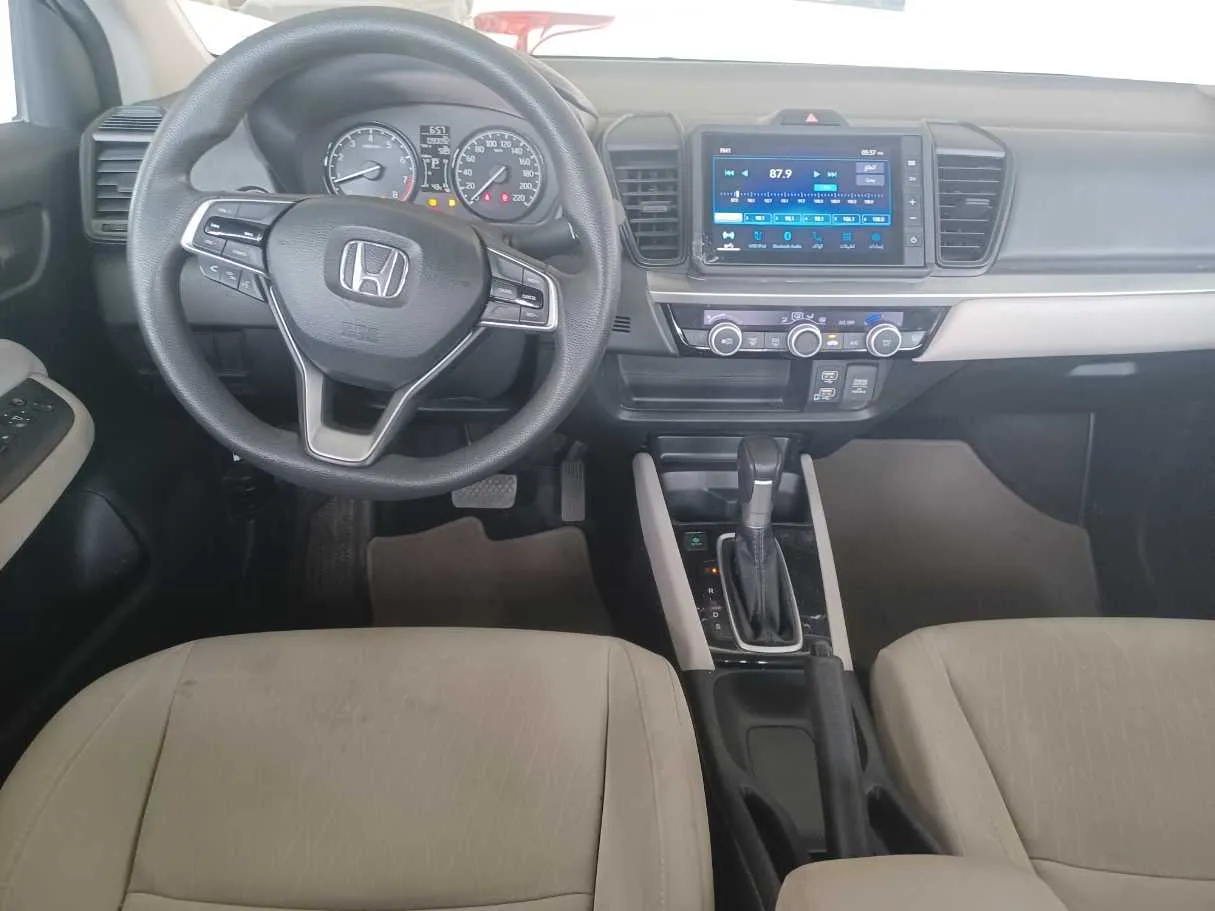 Car image 13