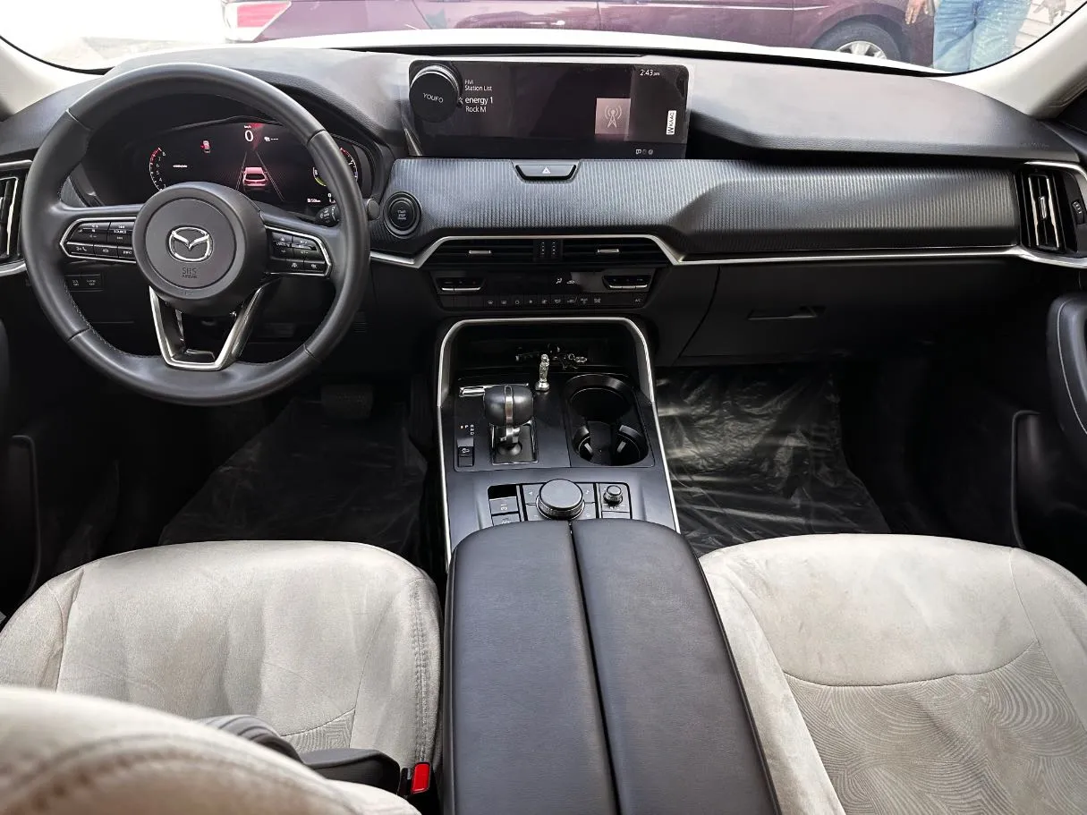 Car image 16