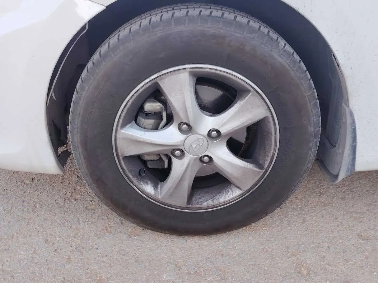 Car image 10