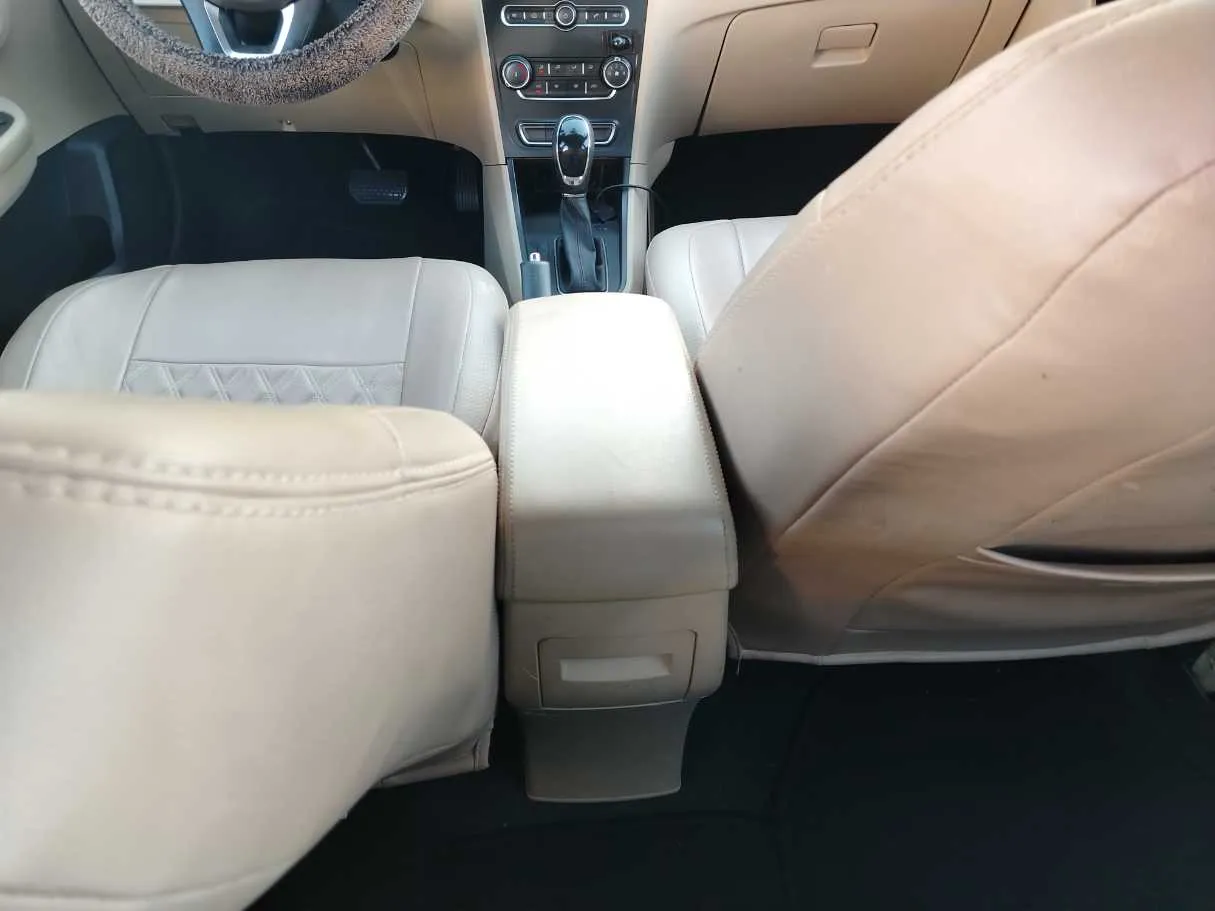 Car image 35