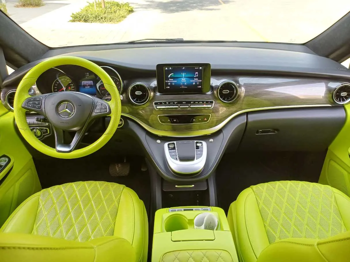 Car image 17