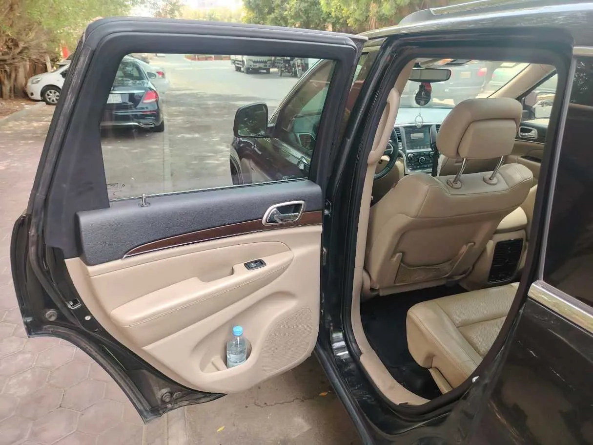 Car image 18