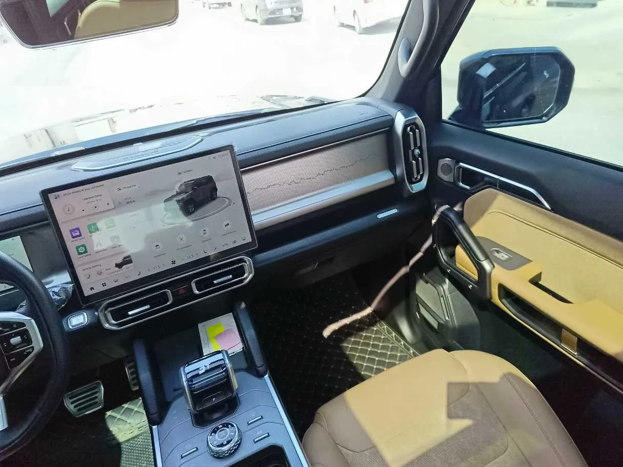Car image 24