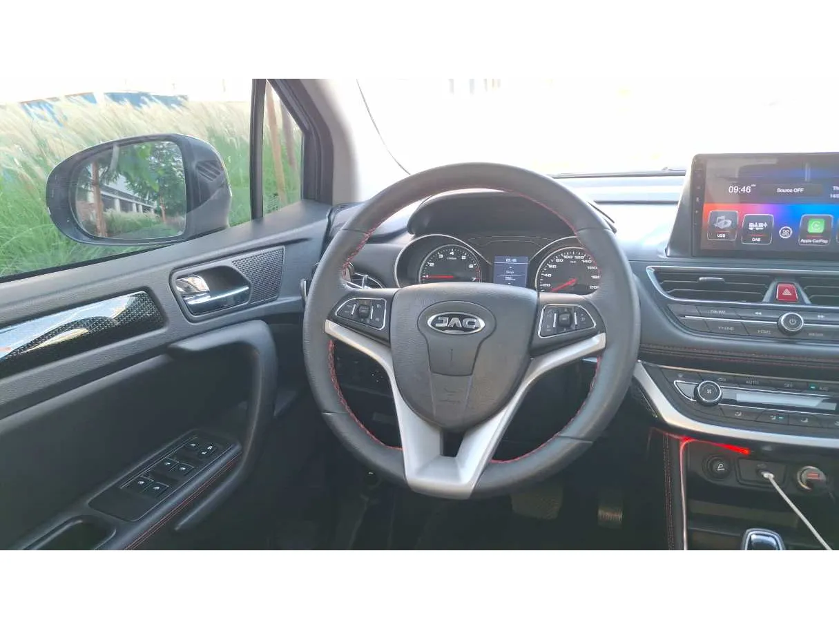 Car image 14